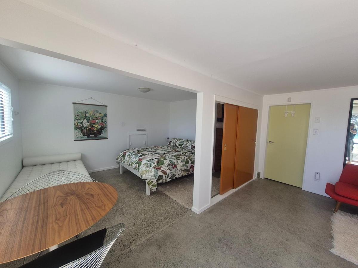 Raumati South Beach Studio Paraparaumu Exterior photo